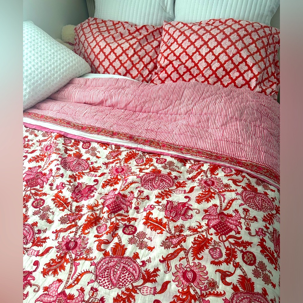 Roller Rabbit - King size Amanda quilt and Full/Queen Jemina sheets
